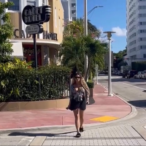 Meet your Posher, Angelina - Picture 5 of 17